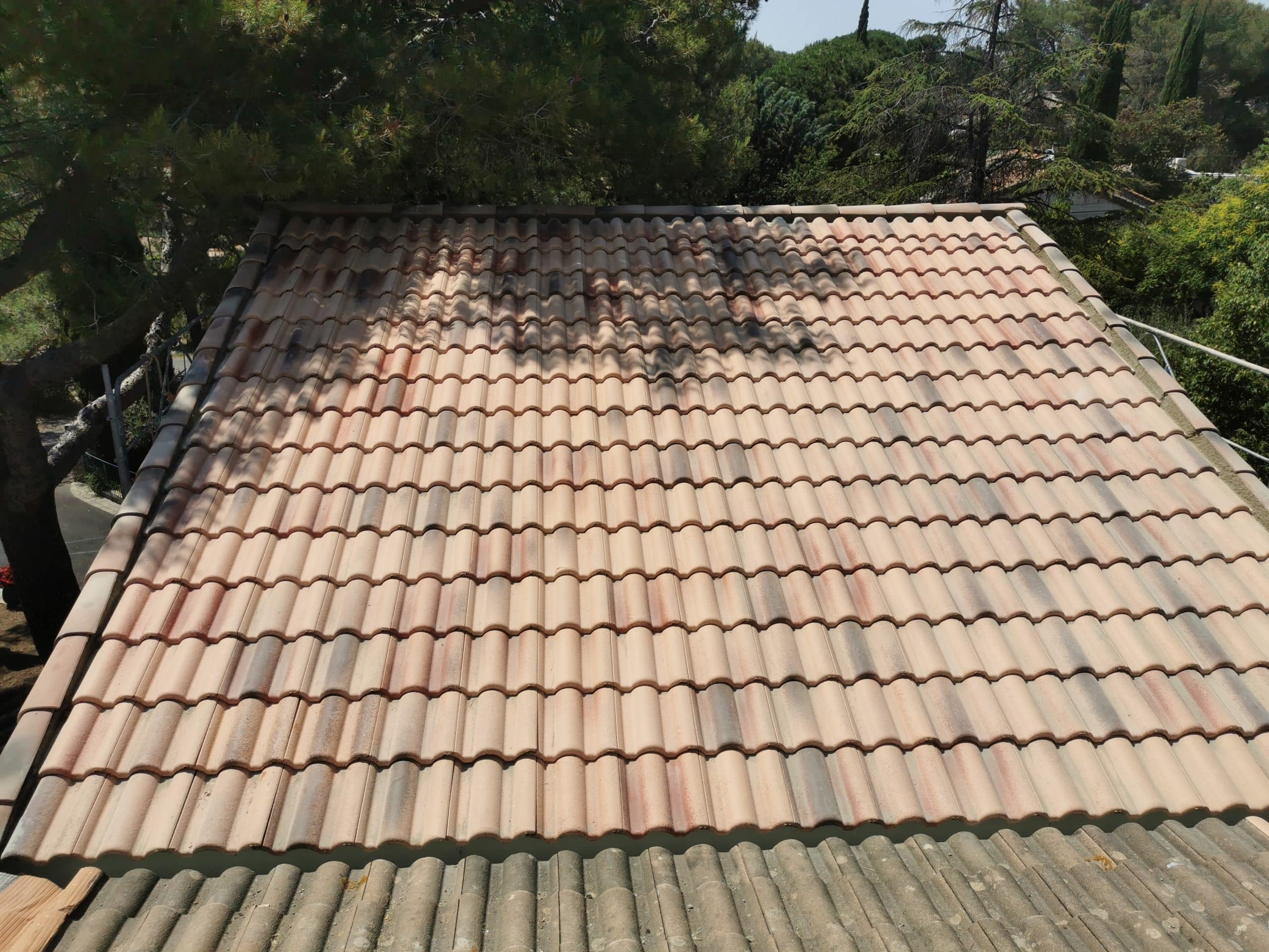 Photographie d'une réalisation de toiture par SAS GODINHO, entreprise de maçonnerie à Arles